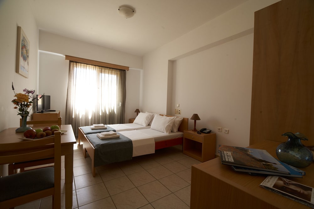 Veronica Hotel — Hotel rooms in Chania