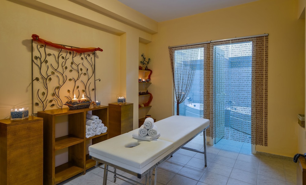 Veronica Hotel — Spa in Chania