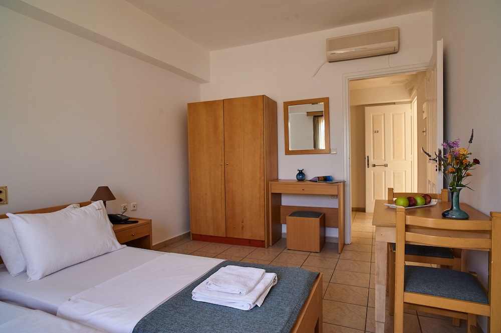 Veronica Hotel — Hotel rooms in Chania