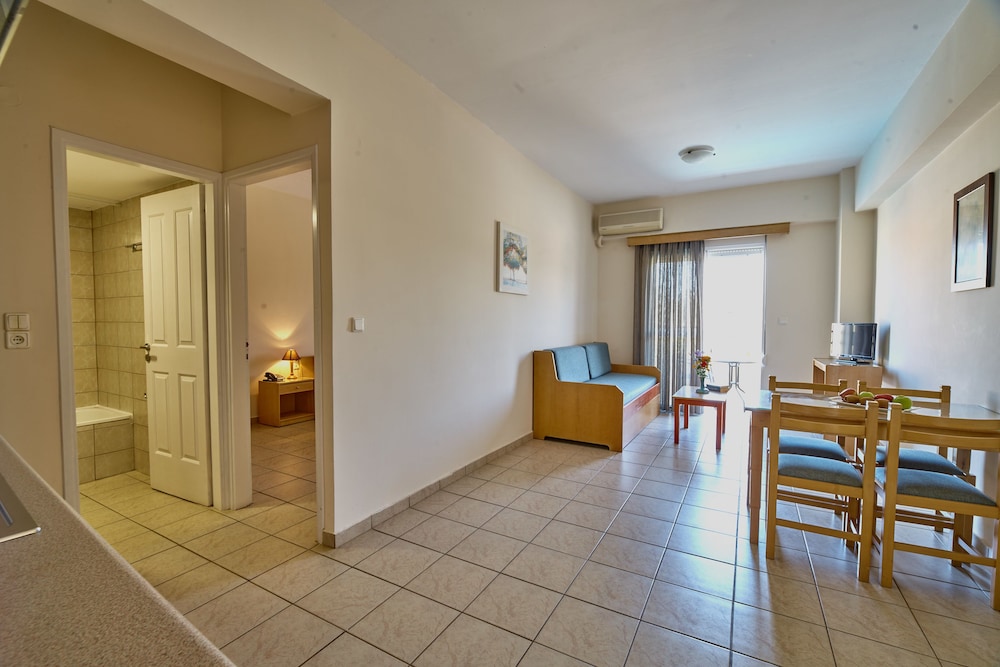 Veronica Hotel — Hotel rooms in Chania