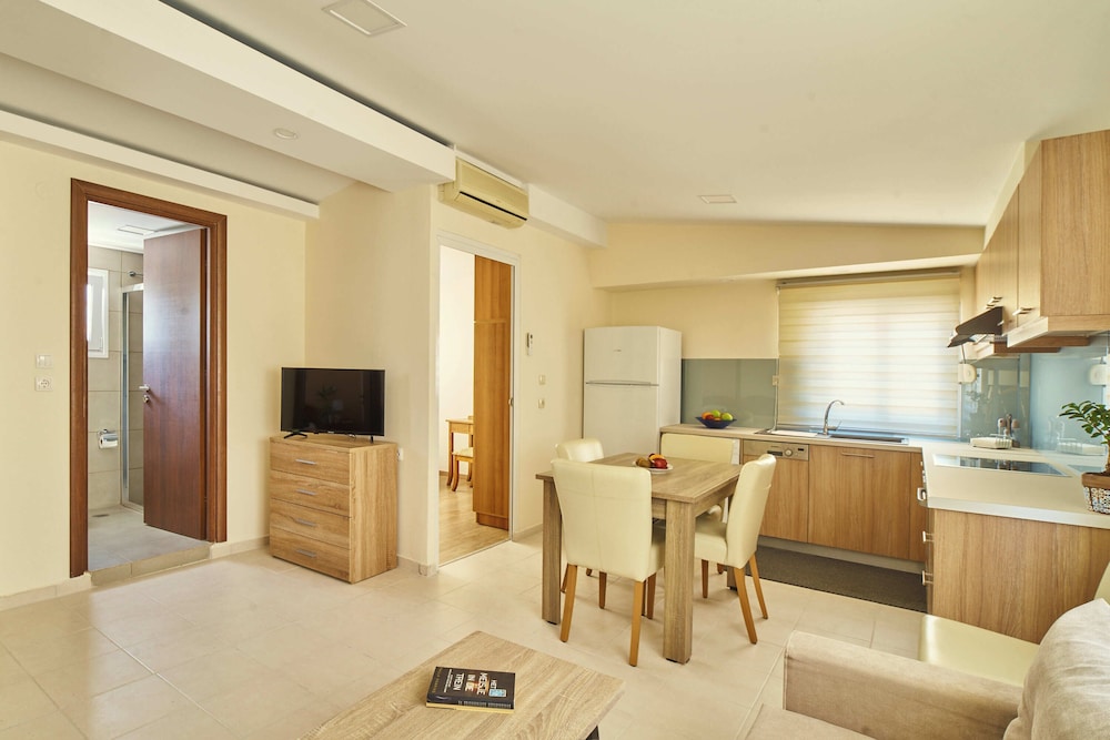 Veronica Hotel — Hotel rooms in Chania