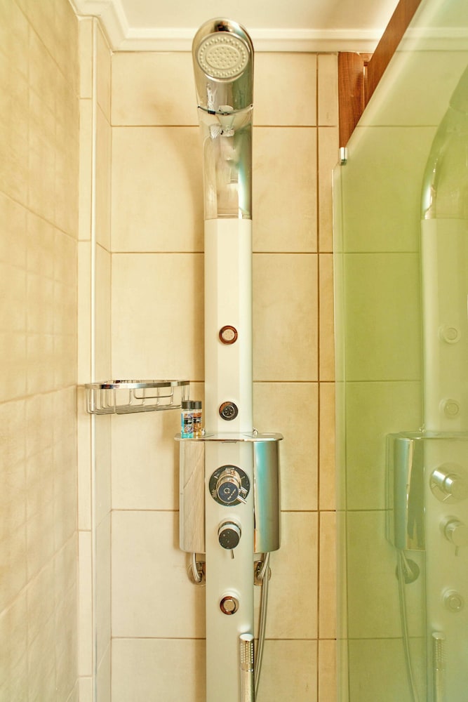 Veronica Hotel — Hotel rooms in Chania