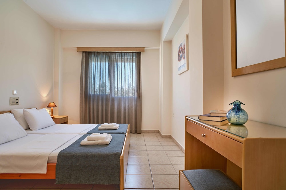 Veronica Hotel — Hotel rooms in Chania