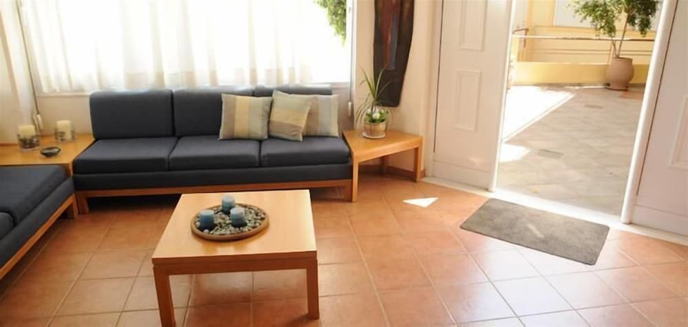 Veronica Hotel — Hotel rooms in Chania
