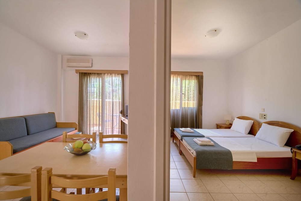 Veronica Hotel — Hotel rooms in Chania