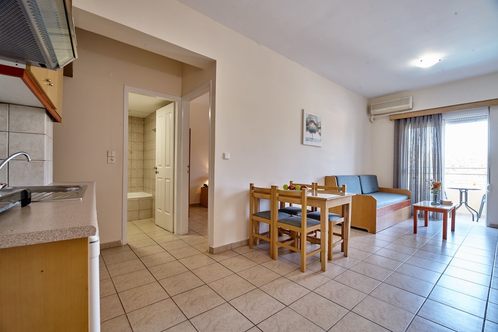 Veronica Hotel — Hotel rooms in Chania