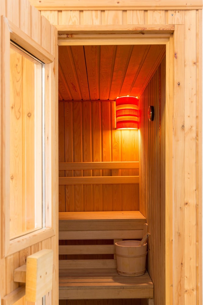 Xenones Filotera — Spa in Imerovigli, South Aegean