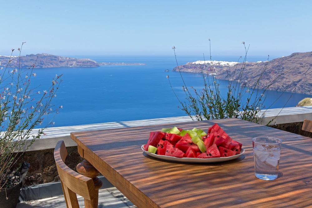 Xenones Filotera — Attractions in the area in Imerovigli, South Aegean
