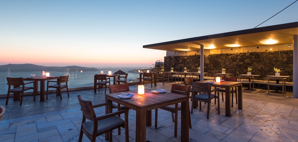 Xenones Filotera — Restaurant & bars in Imerovigli, South Aegean