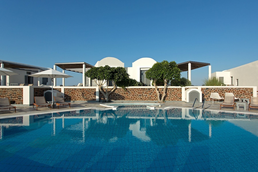 Xenones Filotera — Swimming pool in Imerovigli, South Aegean