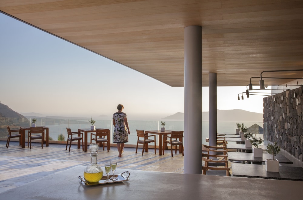Xenones Filotera — Restaurant & bars in Imerovigli, South Aegean