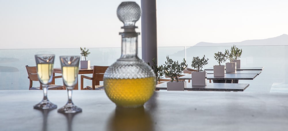 Xenones Filotera — Restaurant & bars in Imerovigli, South Aegean