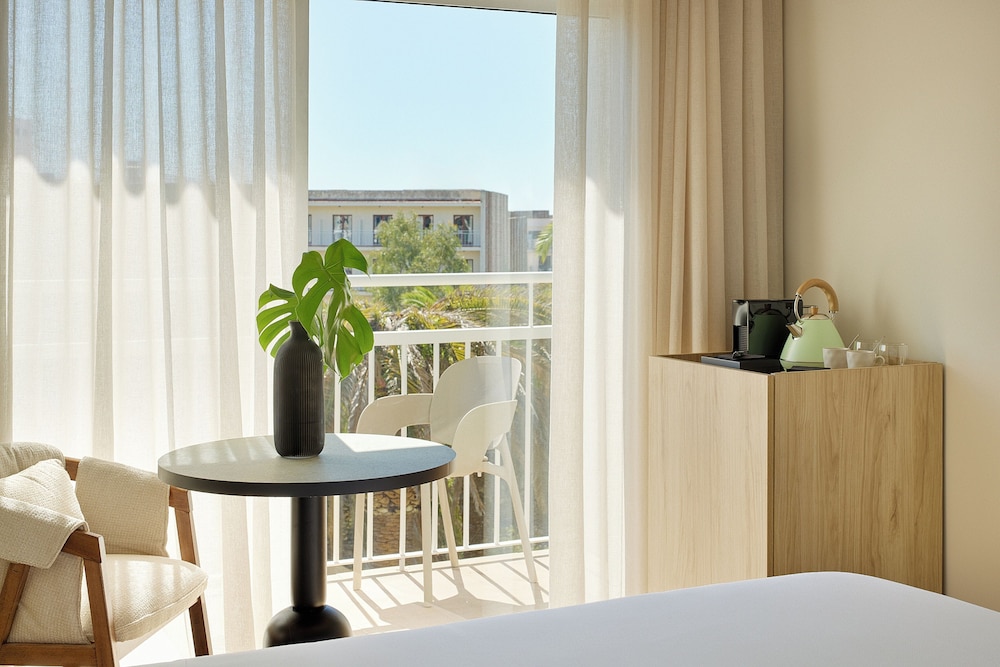 Melia Lloret de Mar — Hotel rooms in Lloret de Mar, Catalonia