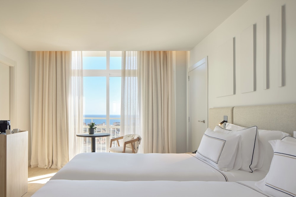 Melia Lloret de Mar — Hotel rooms in Lloret de Mar, Catalonia