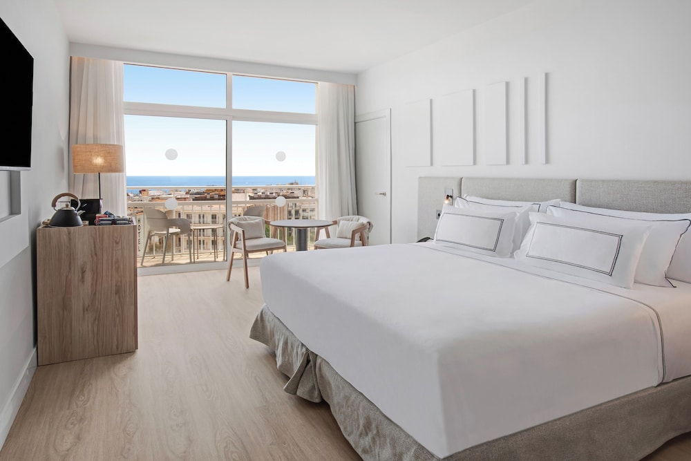 Melia Lloret de Mar — Hotel rooms in Lloret de Mar, Catalonia