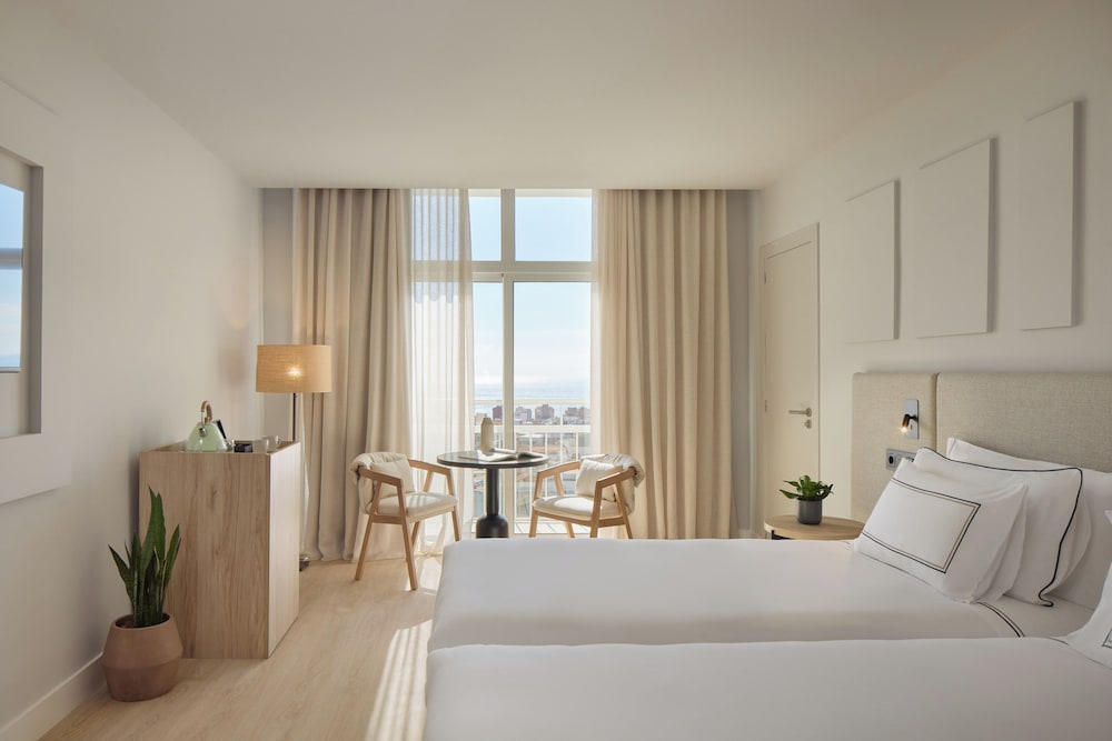 Melia Lloret de Mar — Hotel rooms in Lloret de Mar, Catalonia