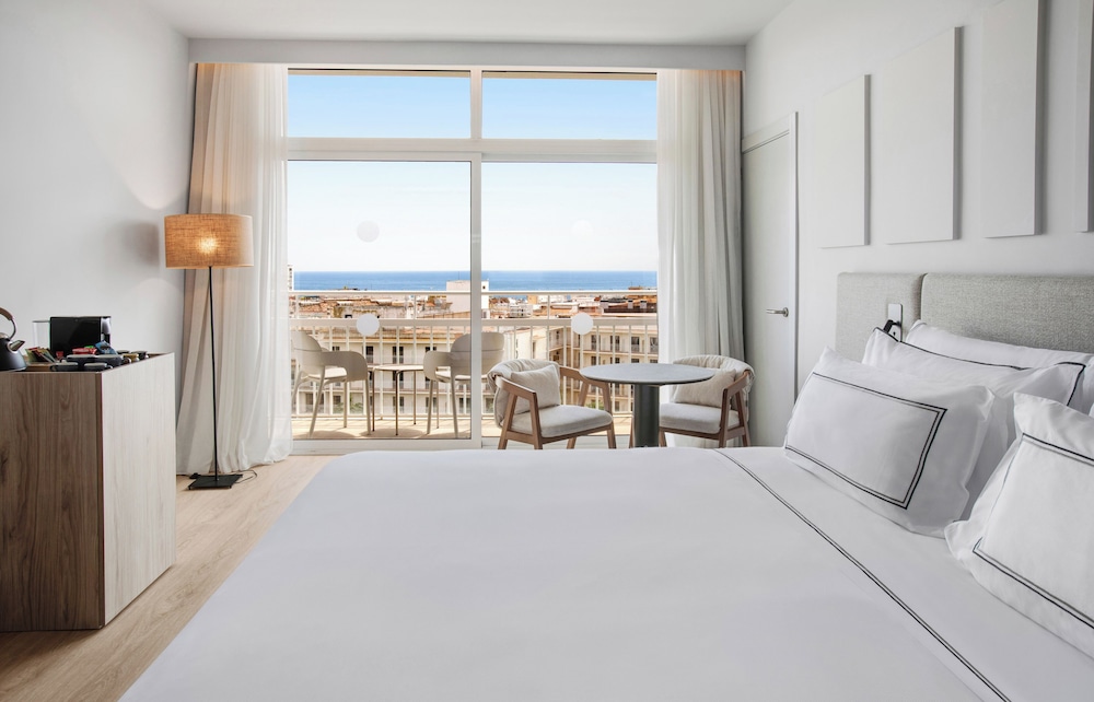 Melia Lloret de Mar — Hotel rooms in Lloret de Mar, Catalonia