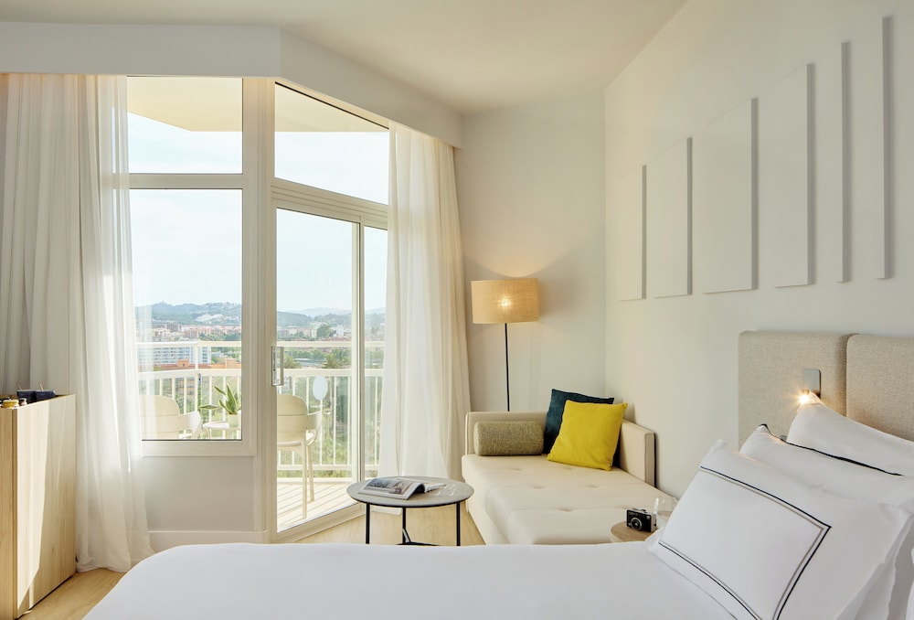 Melia Lloret de Mar — Hotel rooms in Lloret de Mar, Catalonia