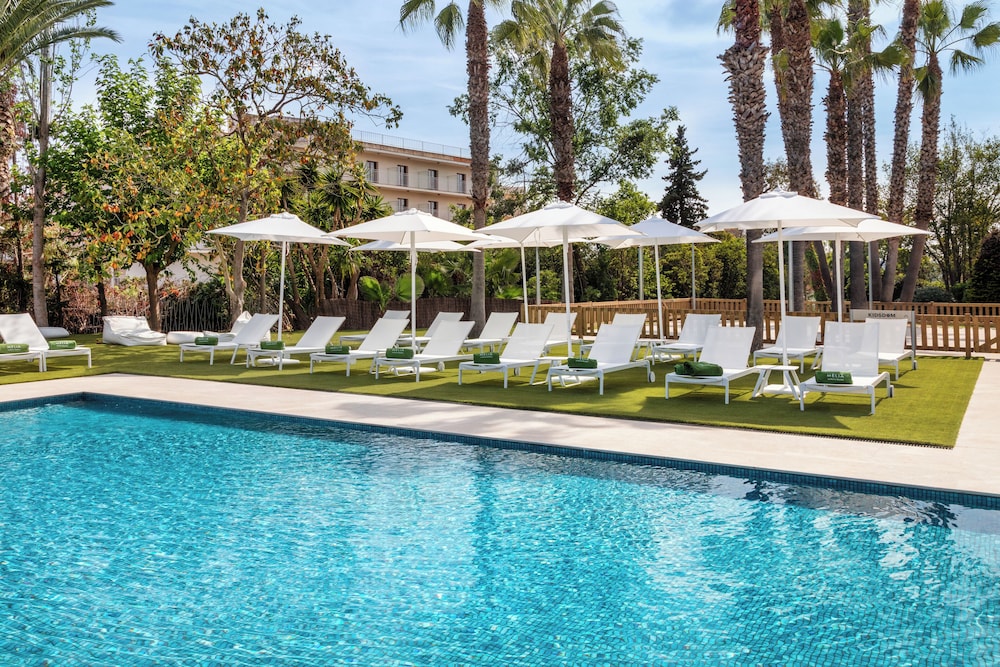 Melia Lloret de Mar — Swimming pool in Lloret de Mar, Catalonia