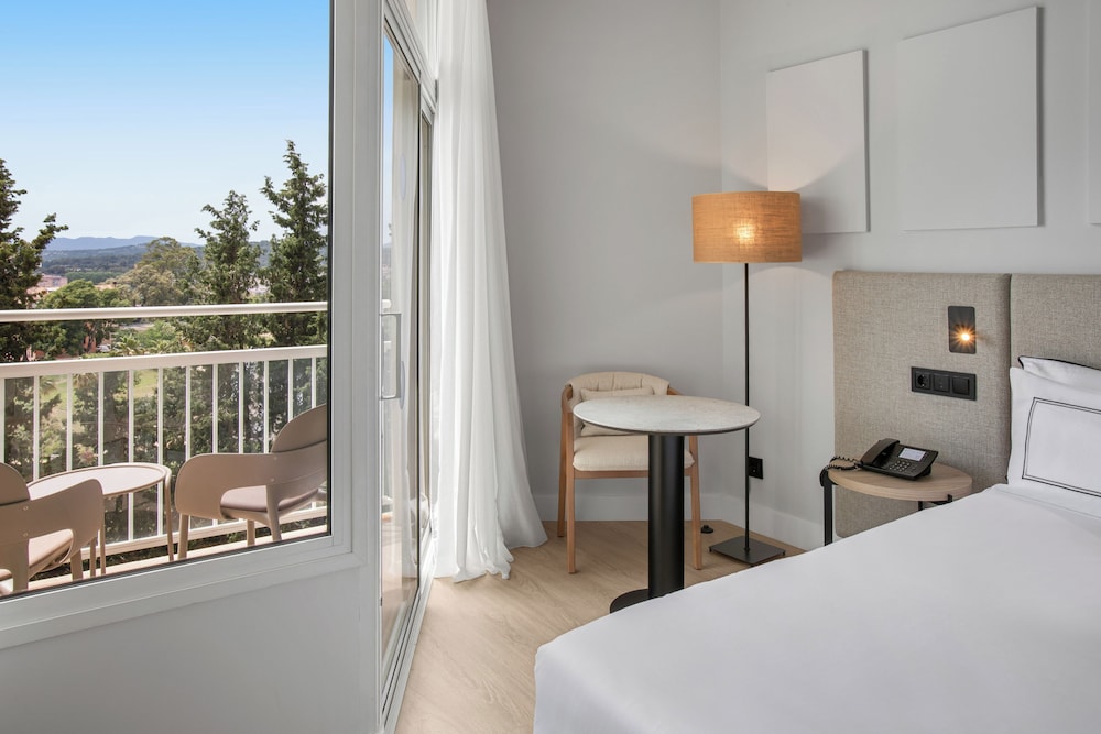 Melia Lloret de Mar — Hotel rooms in Lloret de Mar, Catalonia