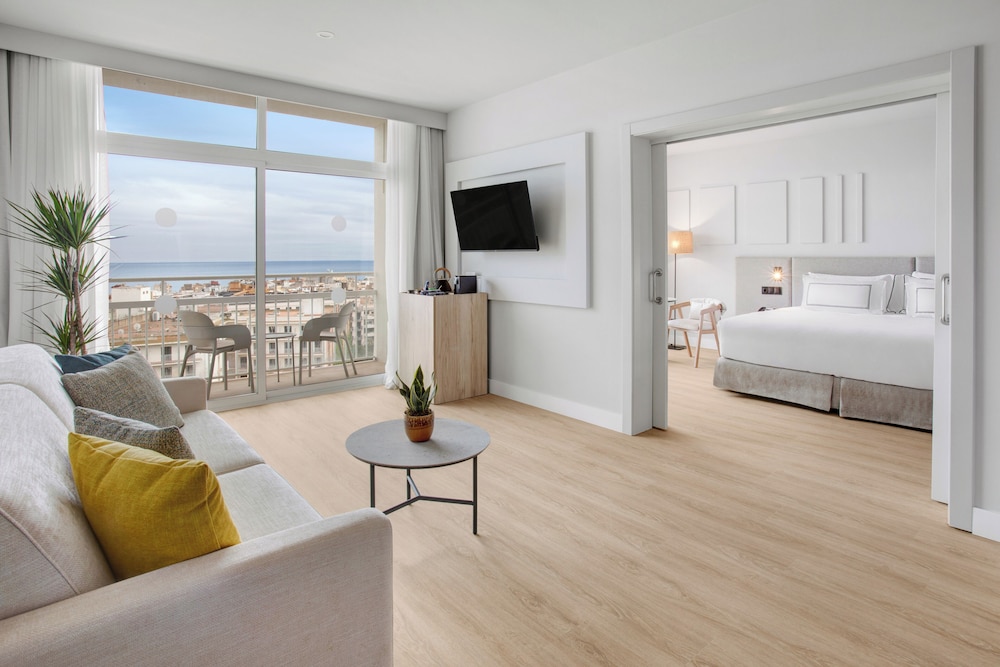 Melia Lloret de Mar — Hotel rooms in Lloret de Mar, Catalonia