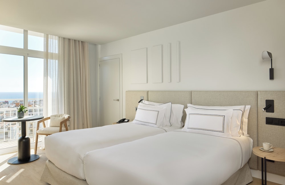 Melia Lloret de Mar — Hotel rooms in Lloret de Mar, Catalonia