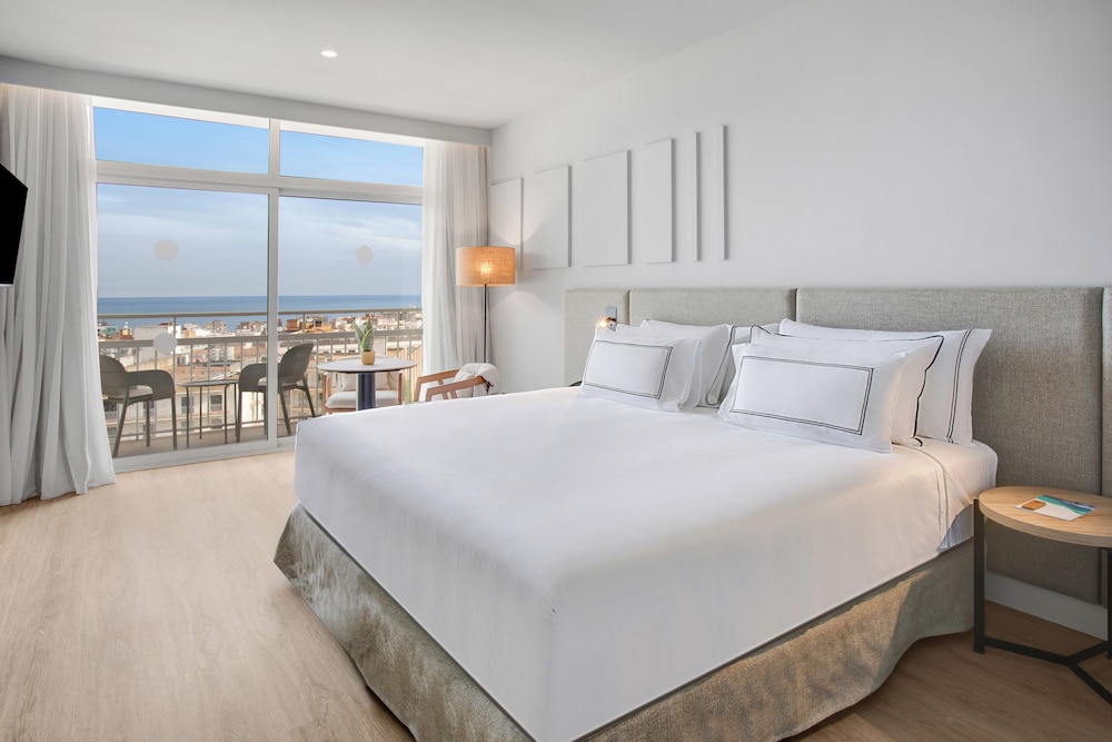 Melia Lloret de Mar — Hotel rooms in Lloret de Mar, Catalonia