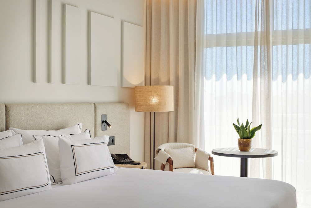 Melia Lloret de Mar — Hotel rooms in Lloret de Mar, Catalonia