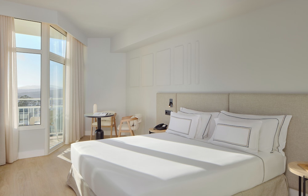 Melia Lloret de Mar — Hotel rooms in Lloret de Mar, Catalonia