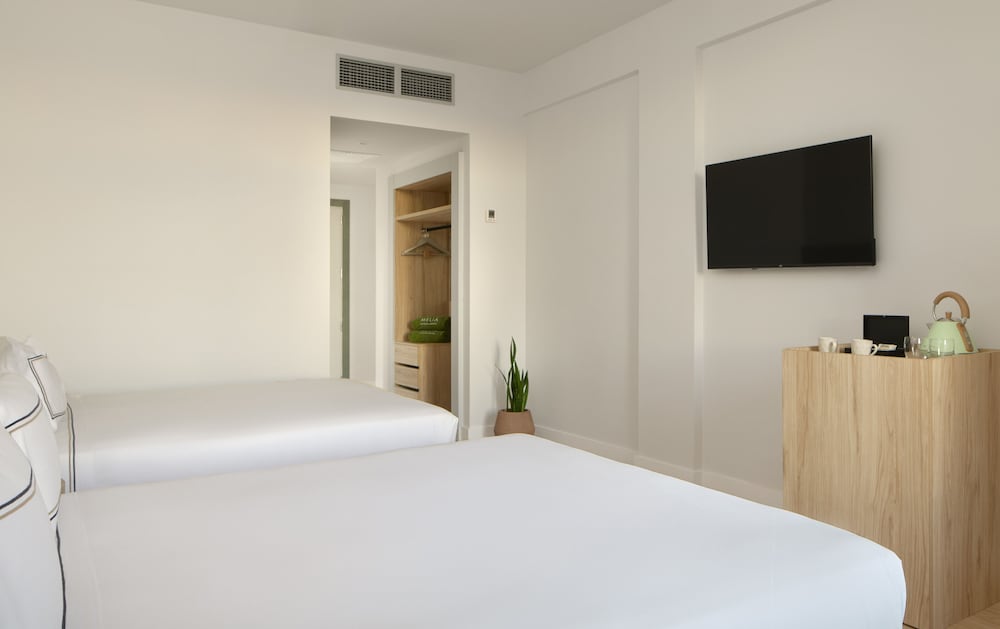 Melia Lloret de Mar — Hotel rooms in Lloret de Mar, Catalonia