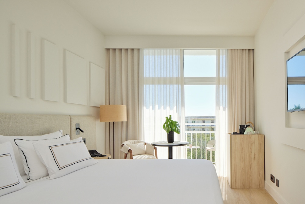 Melia Lloret de Mar — Hotel rooms in Lloret de Mar, Catalonia