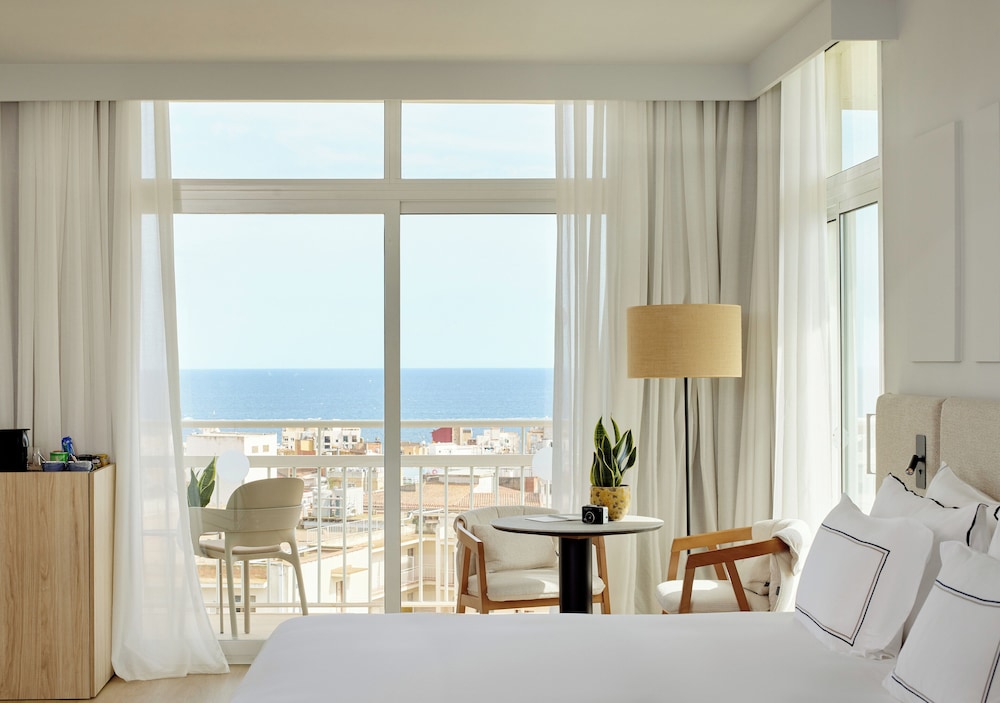 Melia Lloret de Mar — Hotel rooms in Lloret de Mar, Catalonia