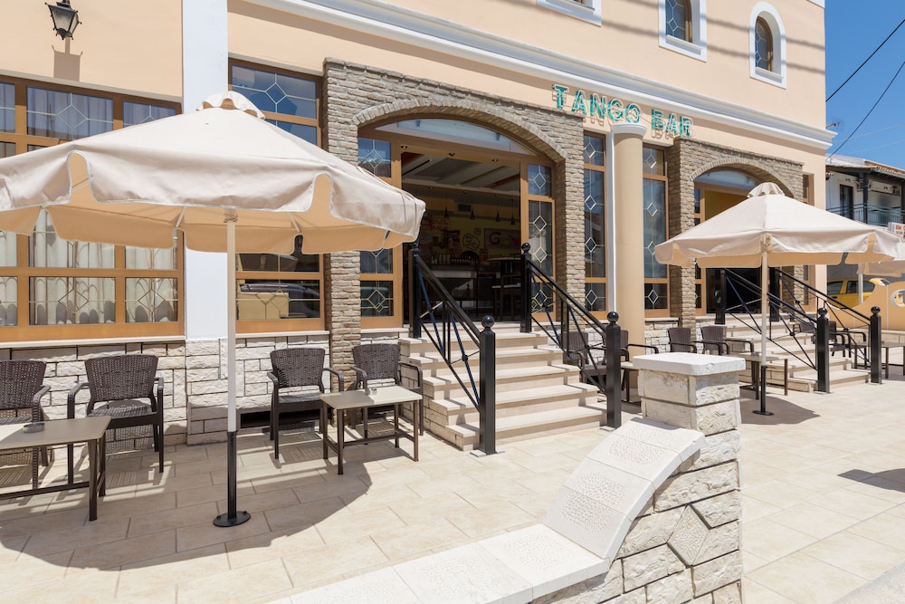 Lefkimi Hotel — Restaurant & bars in Lefkimmi (Corfu), Ionian Islands