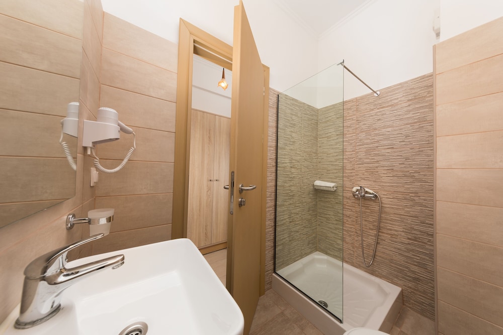 Lefkimi Hotel — Hotel rooms in Lefkimmi (Corfu), Ionian Islands