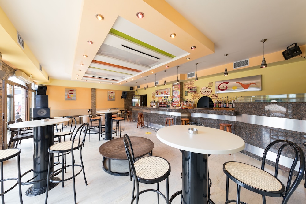 Lefkimi Hotel — Restaurant & bars in Lefkimmi (Corfu), Ionian Islands