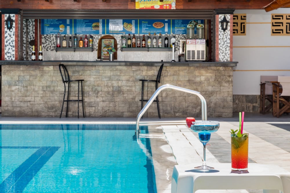 Lefkimi Hotel — Restaurant & bars in Lefkimmi (Corfu), Ionian Islands