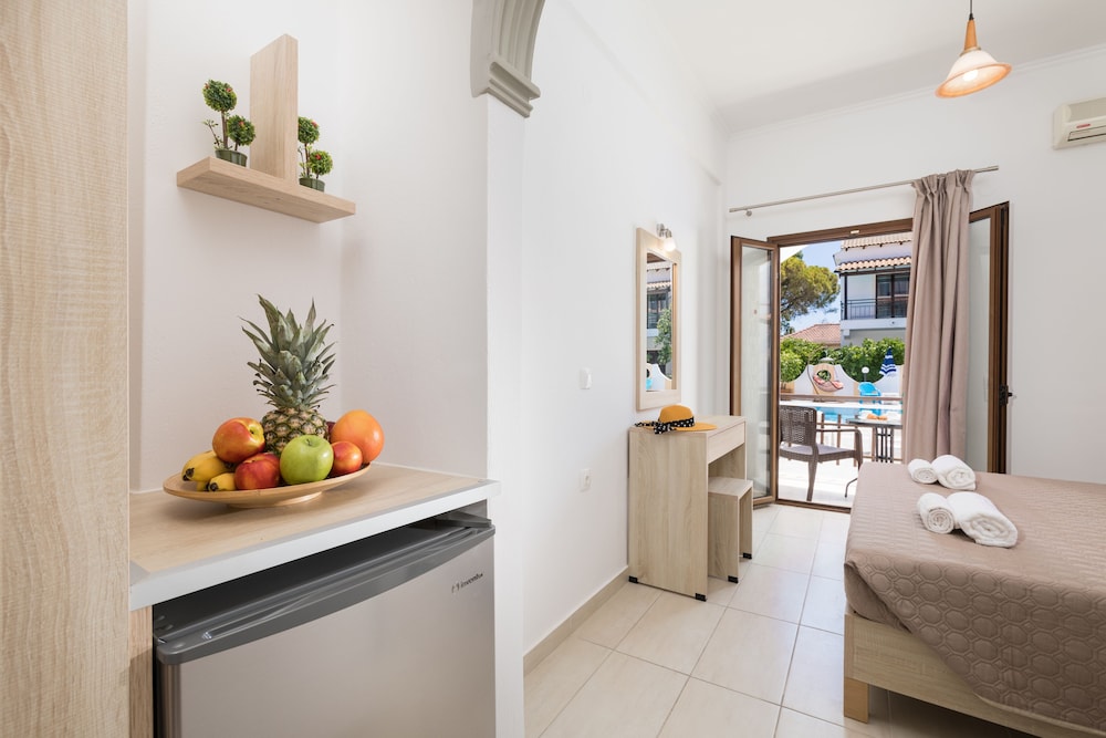 Lefkimi Hotel — Hotel rooms in Lefkimmi (Corfu), Ionian Islands