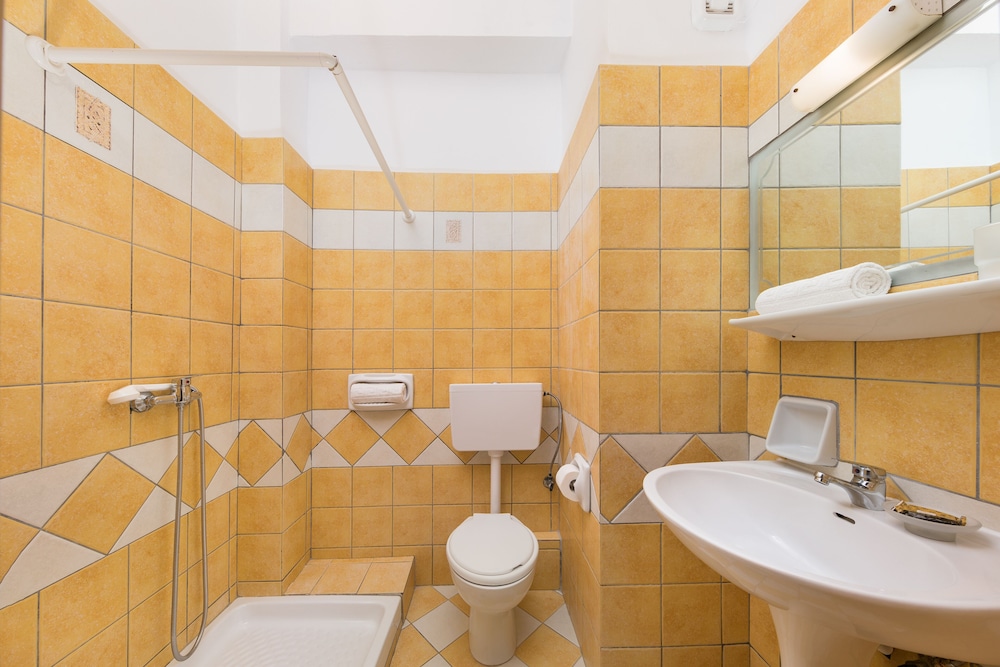 Lefkimi Hotel — Hotel rooms in Lefkimmi (Corfu), Ionian Islands