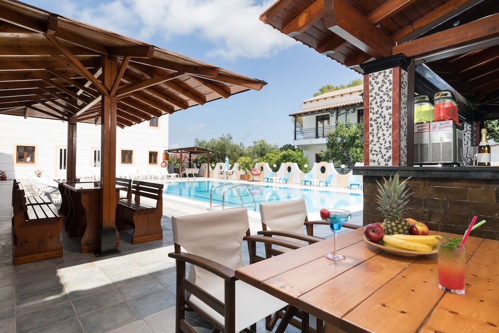 Lefkimi Hotel — Swimming pool in Lefkimmi (Corfu), Ionian Islands