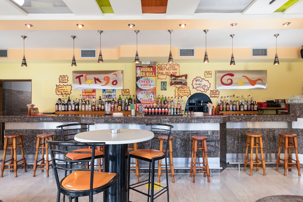 Lefkimi Hotel — Restaurant & bars in Lefkimmi (Corfu), Ionian Islands