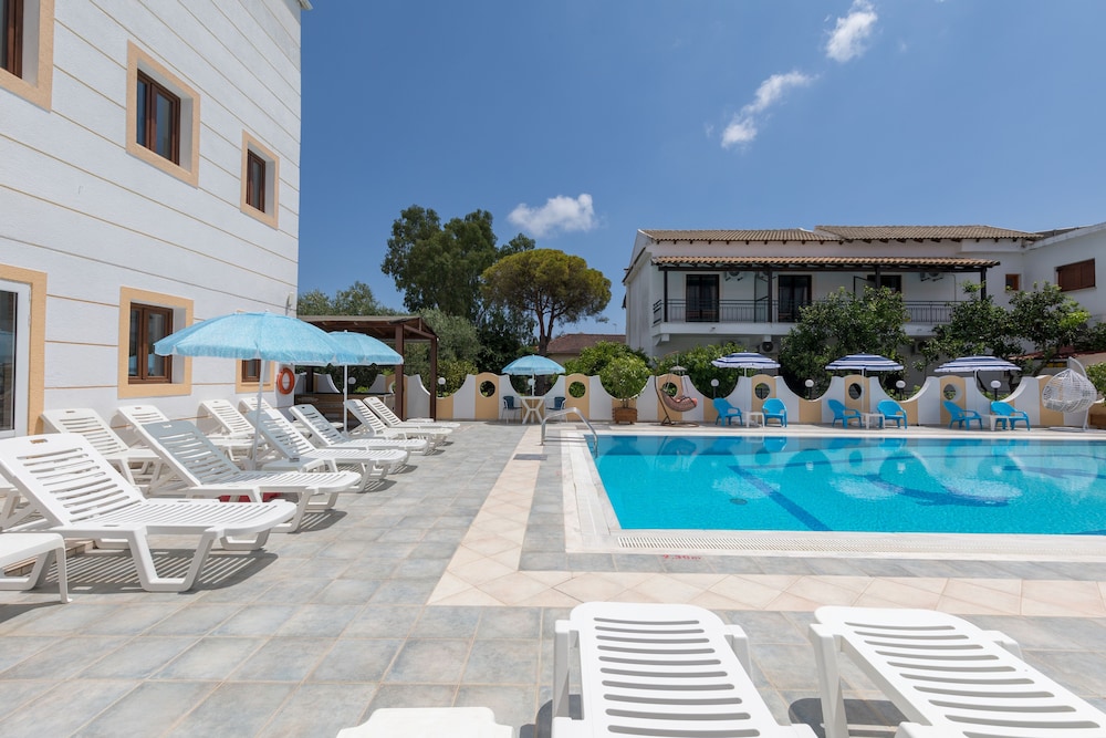 Lefkimi Hotel — Swimming pool in Lefkimmi (Corfu), Ionian Islands