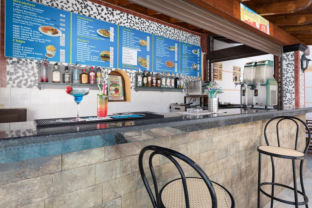 Lefkimi Hotel — Restaurant & bars in Lefkimmi (Corfu), Ionian Islands