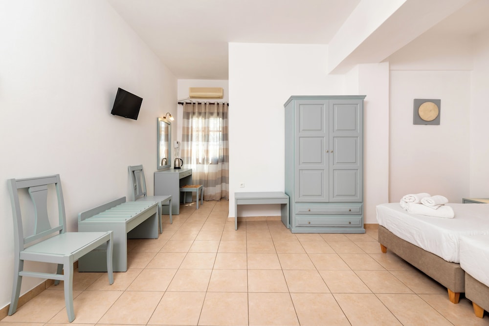 Maistros Village — Hotel rooms in Karterados, South Aegean