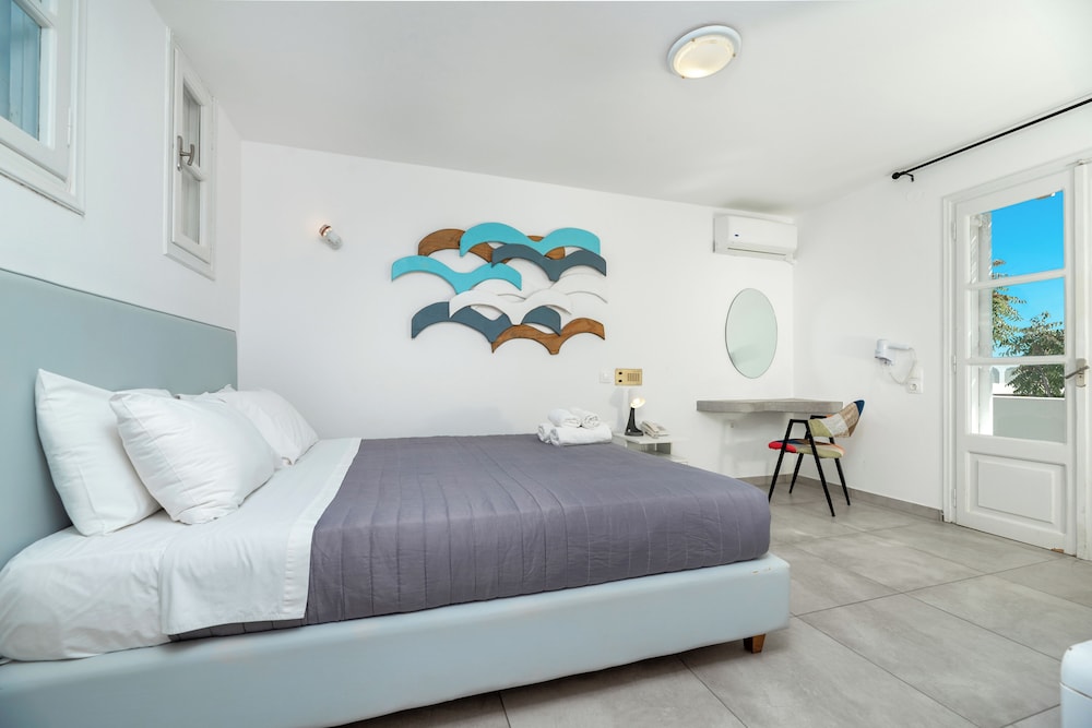 Maistros Village — Hotel rooms in Karterados, South Aegean