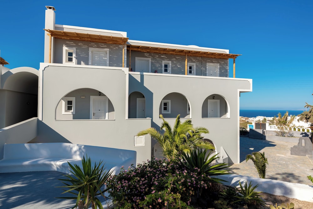 Maistros Village — Hotel building in Karterados, South Aegean
