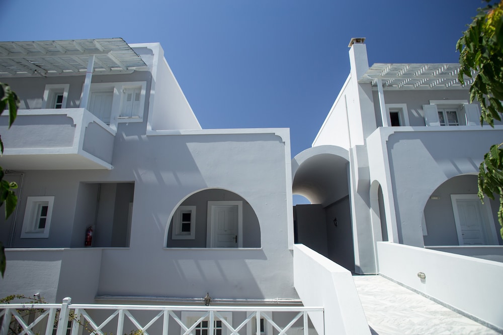Maistros Village — Hotel building in Karterados, South Aegean