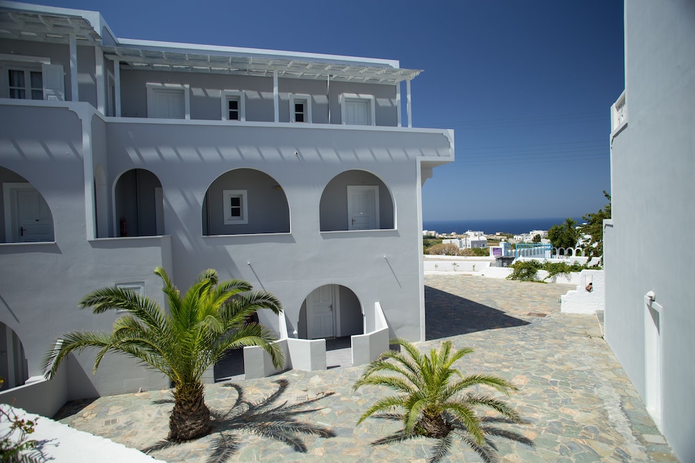 Maistros Village — Hotel building in Karterados, South Aegean