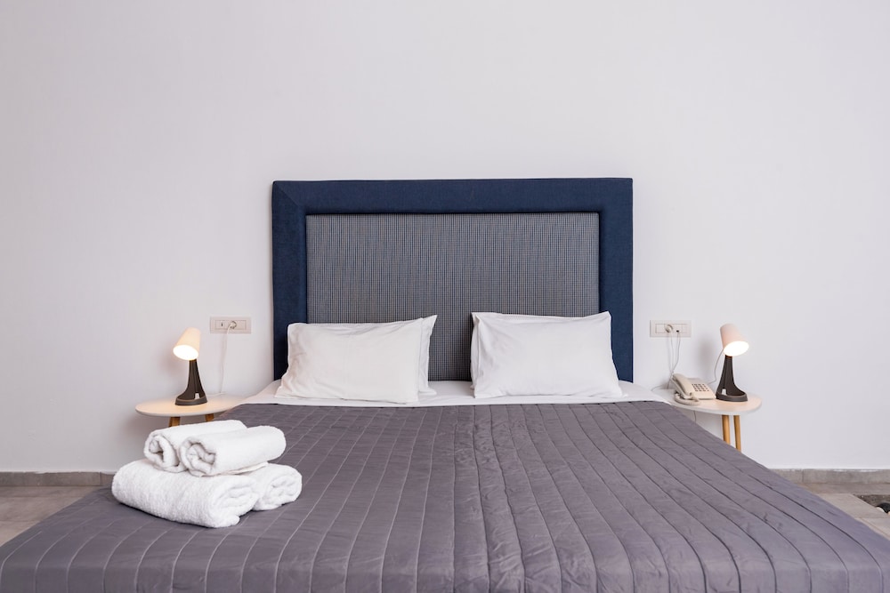 Maistros Village — Hotel rooms in Karterados, South Aegean