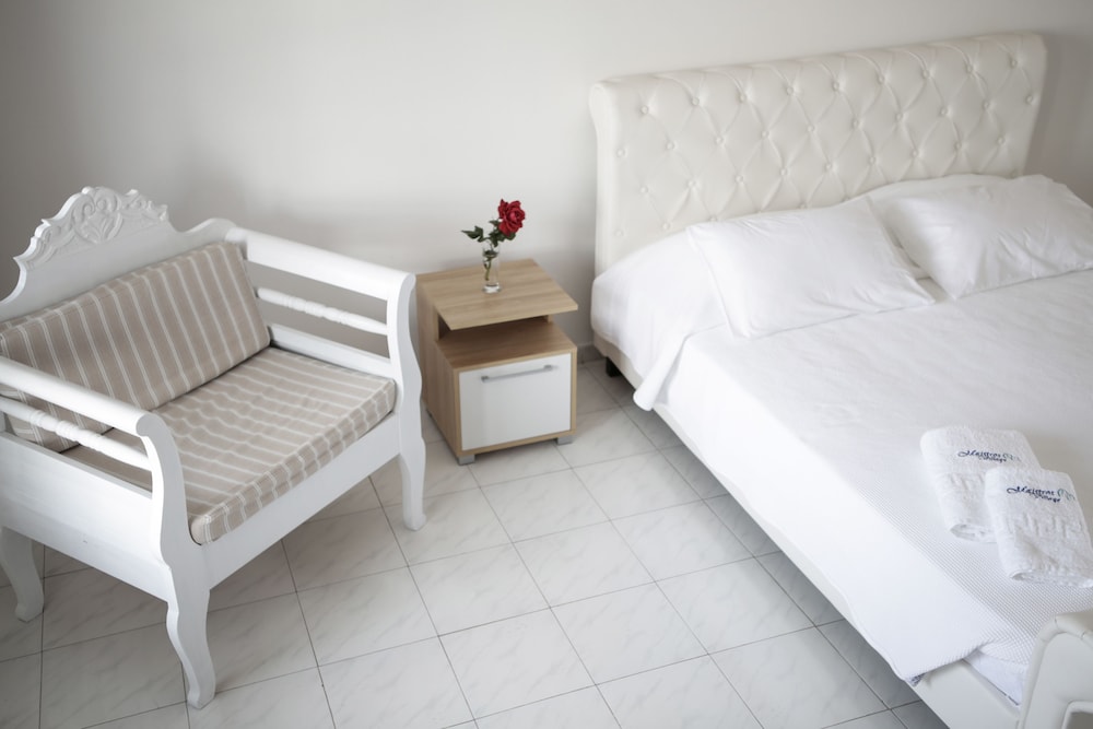 Maistros Village — Hotel rooms in Karterados, South Aegean
