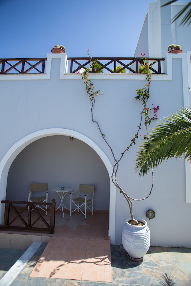 Maistros Village — Hotel building in Karterados, South Aegean